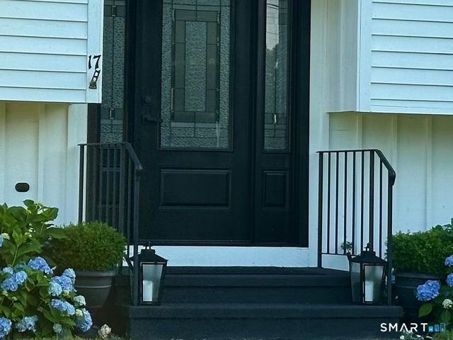 17 College Street, Old Saybrook, CT 06475