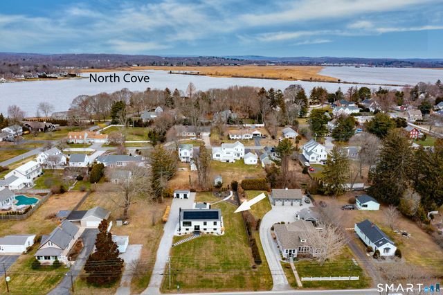 17 College Street, Old Saybrook, CT 06475