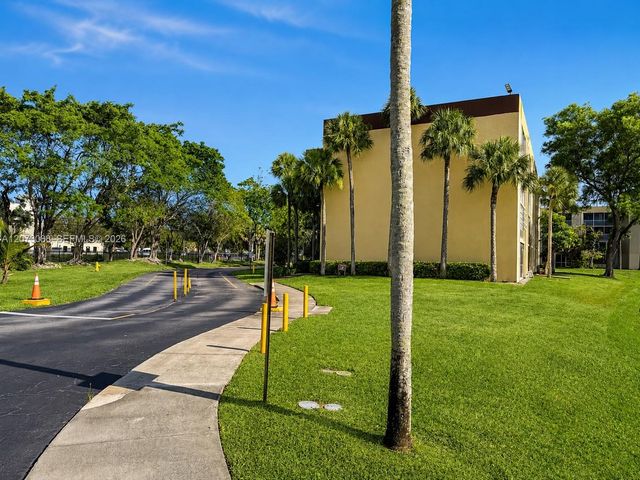 3141 NW 47th Terrace 324, Lauderdale Lakes, FL 33319