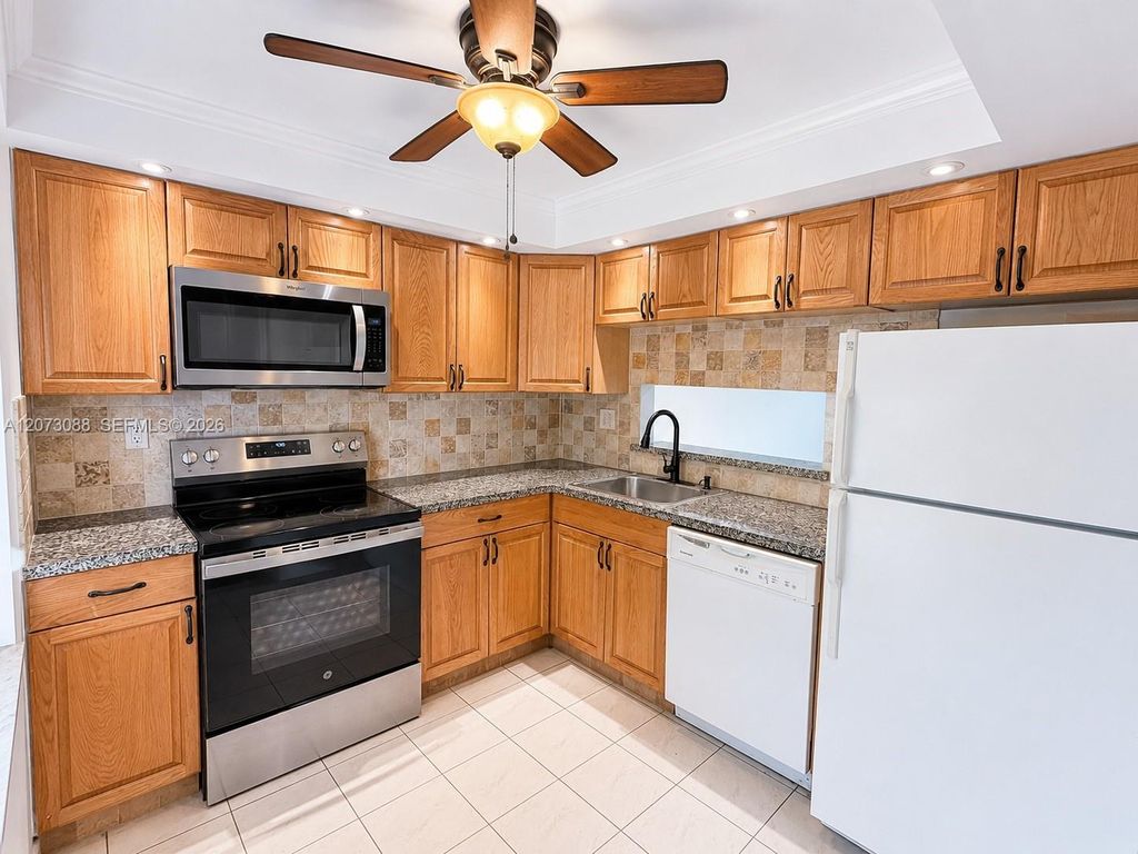 3141 NW 47th Terrace 324, Lauderdale Lakes, FL 33319