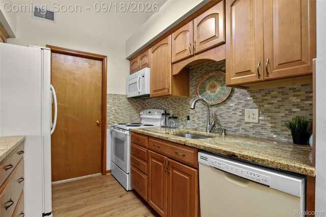 1226 Shoemaker Drive 35, Westland, MI 48185