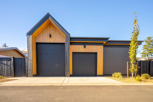 3325 NW Leavitt Lane, Bend, OR 97703