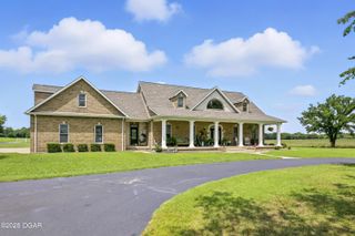 4570 N Black Cat Road, Joplin, MO 64801