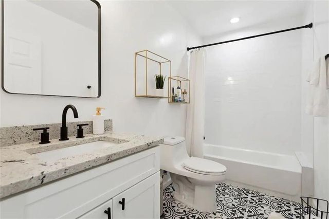 725 Alta Place NW, Atlanta, GA 30318