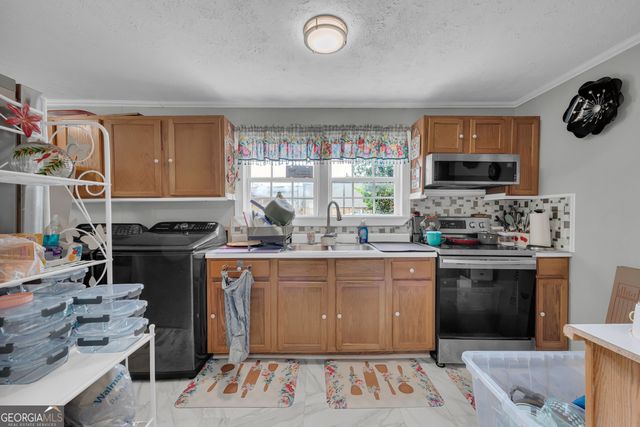 3759 Old Plainview Road, Flowery Branch, GA 30542