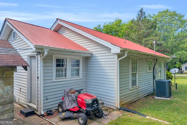 3759 Old Plainview Road, Flowery Branch, GA 30542