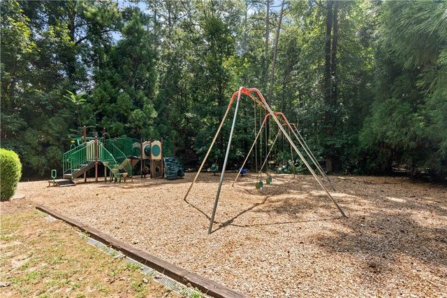 180 Ashborough Park, Fayetteville, GA 30215