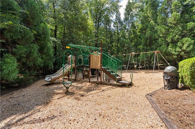 180 Ashborough Park, Fayetteville, GA 30215