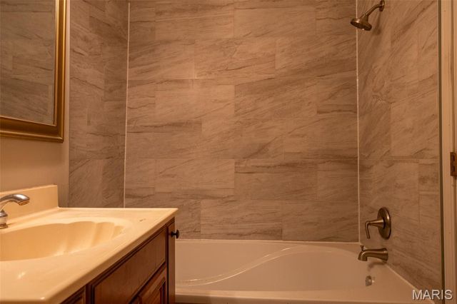 147 Elmgrove Avenue, Hazelwood, MO 63042