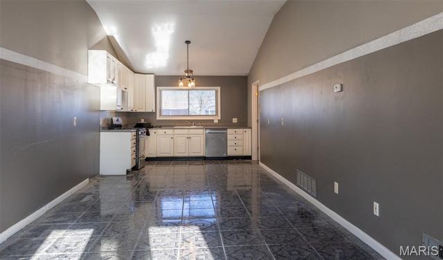 147 Elmgrove Avenue, Hazelwood, MO 63042