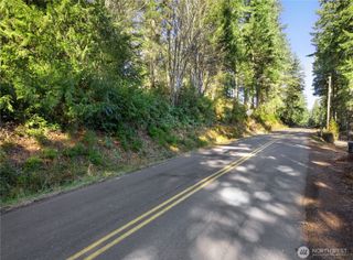 1671 E Phillips Lake Loop Road, Shelton, WA 98584