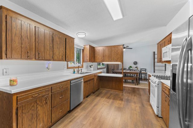 8555 Medicine Lake Road, Golden Valley, MN 55427