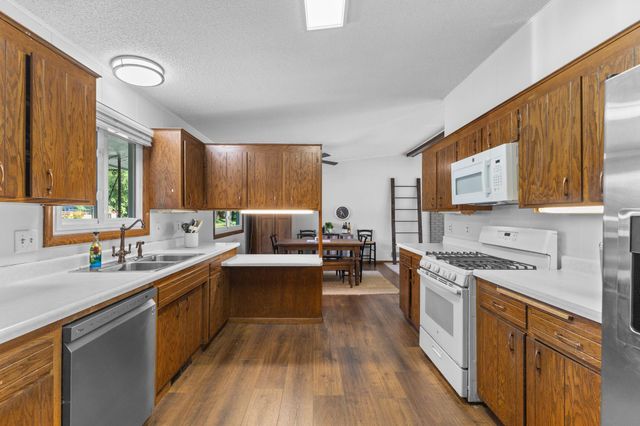 8555 Medicine Lake Road, Golden Valley, MN 55427