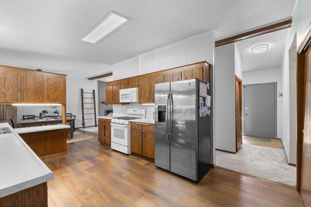 8555 Medicine Lake Road, Golden Valley, MN 55427