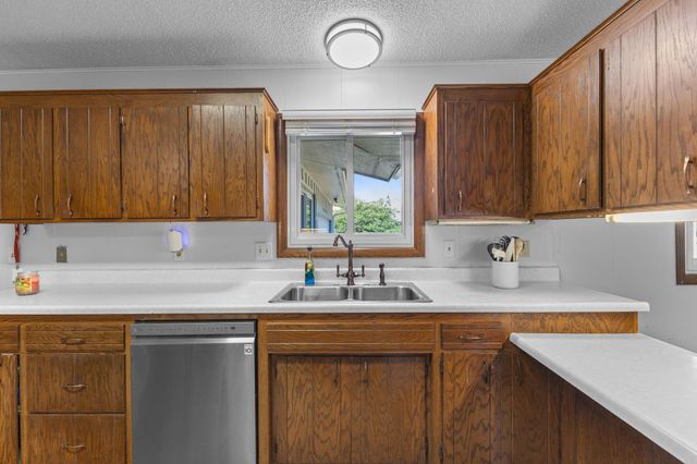 8555 Medicine Lake Road, Golden Valley, MN 55427
