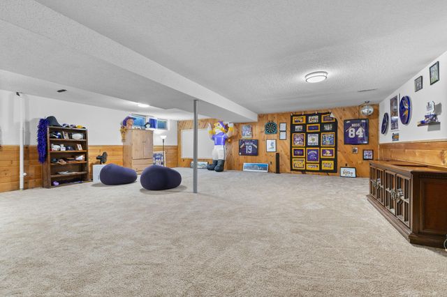 8555 Medicine Lake Road, Golden Valley, MN 55427