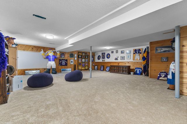 8555 Medicine Lake Road, Golden Valley, MN 55427