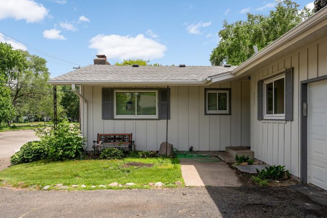 8555 Medicine Lake Road, Golden Valley, MN 55427