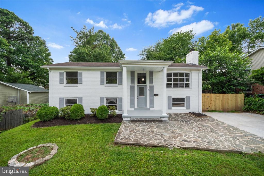 13708 GILBERT RD, Woodbridge, VA 22193