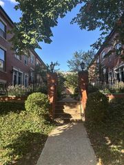 4375 Laclede Avenue D, St Louis, MO 63108