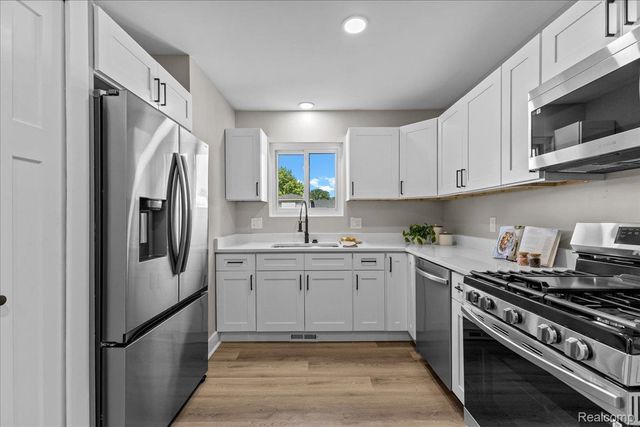 50192 Salisbury, Chesterfield Township, MI 48047