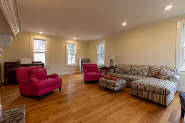 4989 N Ford Road, Scales Mound, IL 61075