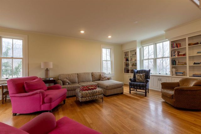 4989 N Ford Road, Scales Mound, IL 61075