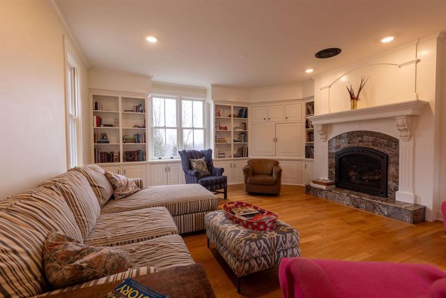 4989 N Ford Road, Scales Mound, IL 61075