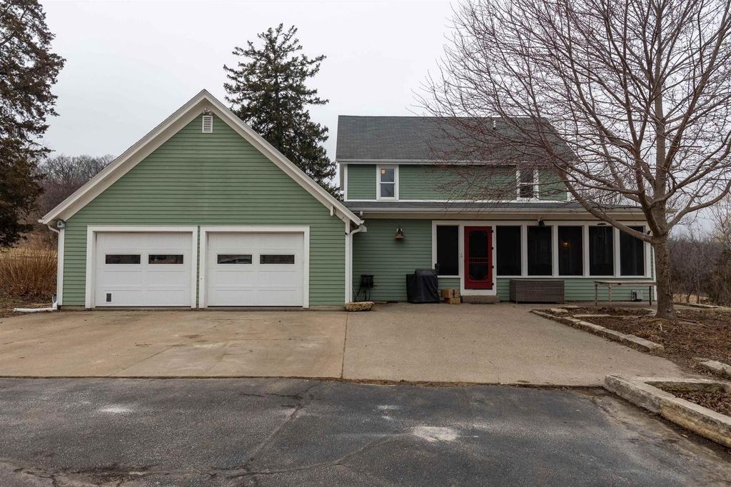 4989 N Ford Road, Scales Mound, IL 61075