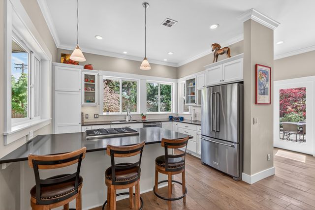 746 C Street, Ashland, OR 97520