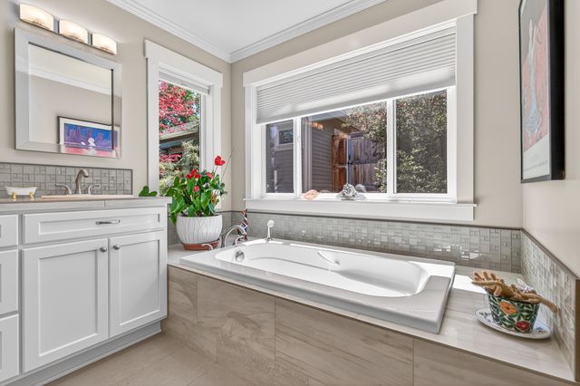 746 C Street, Ashland, OR 97520