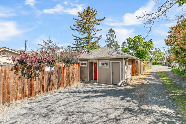 746 C Street, Ashland, OR 97520