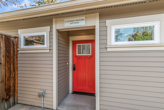 746 C Street, Ashland, OR 97520