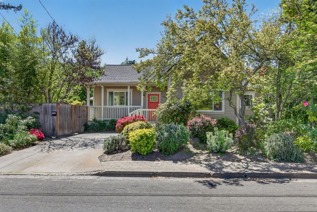 746 C Street, Ashland, OR 97520