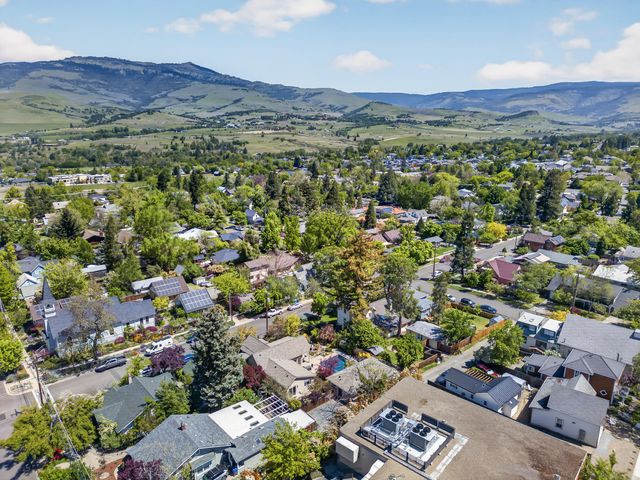 746 C Street, Ashland, OR 97520