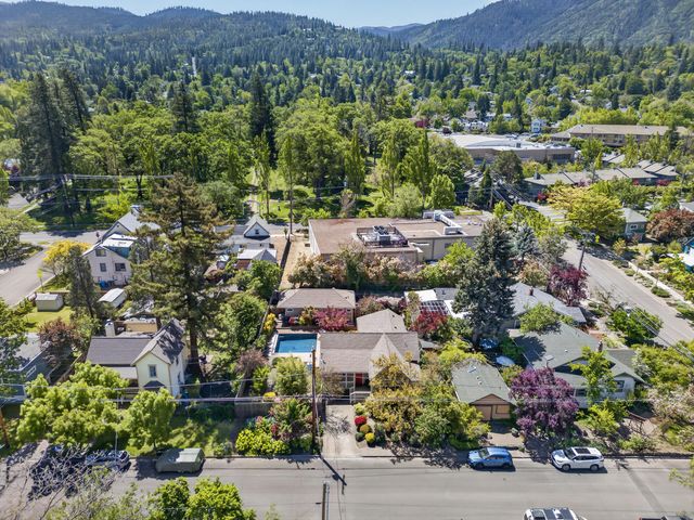 746 C Street, Ashland, OR 97520
