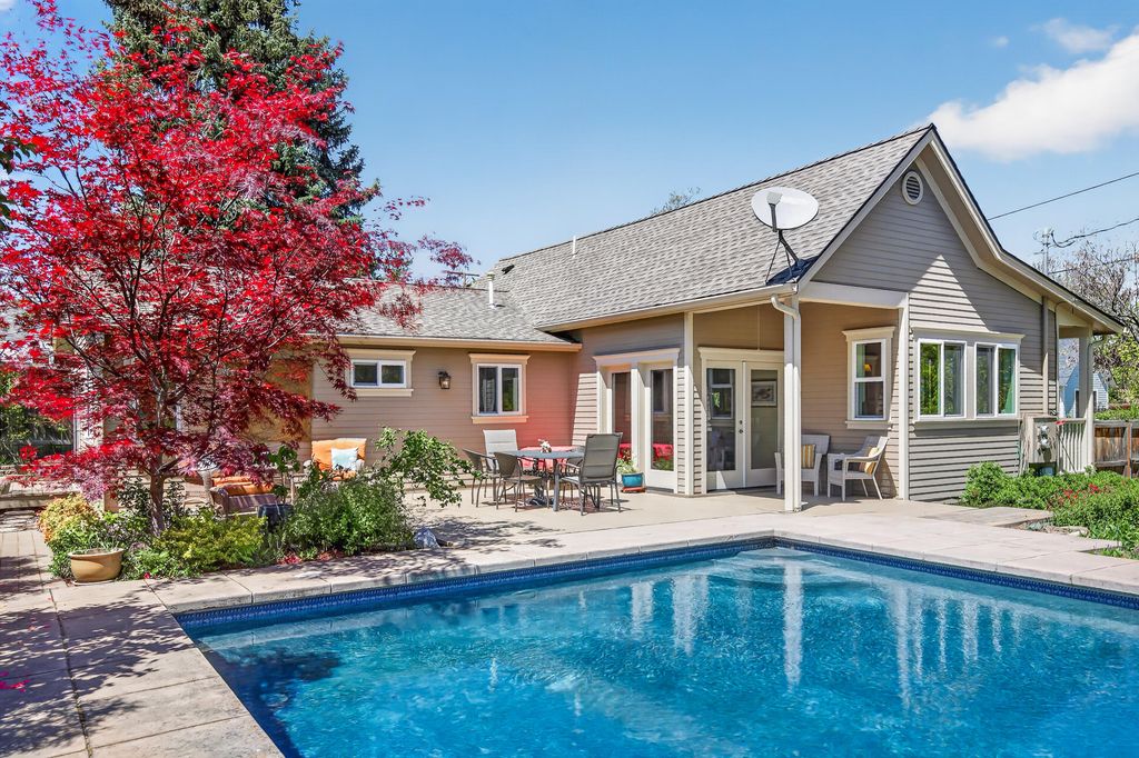 746 C Street, Ashland, OR 97520