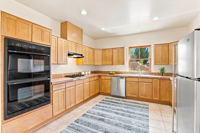 41 E Via Plaza Nueva, Santa Fe, NM 87507