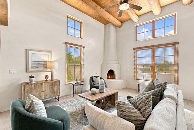 41 E Via Plaza Nueva, Santa Fe, NM 87507