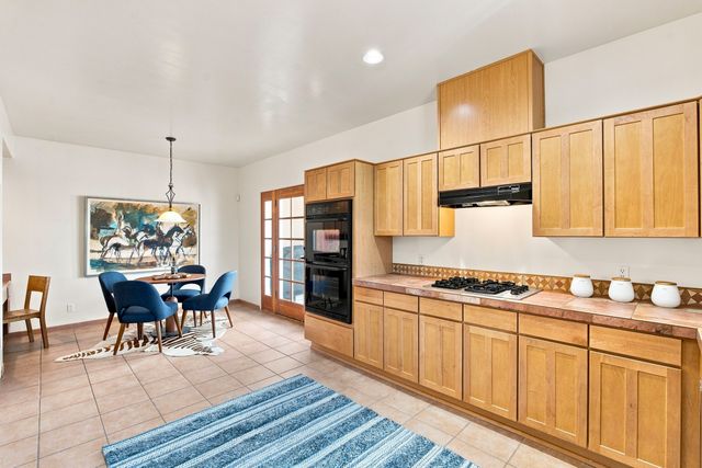 41 E Via Plaza Nueva, Santa Fe, NM 87507