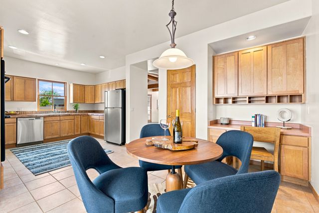 41 E Via Plaza Nueva, Santa Fe, NM 87507