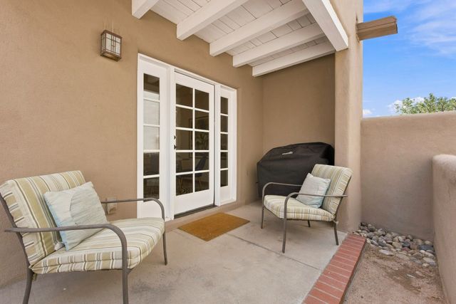 41 E Via Plaza Nueva, Santa Fe, NM 87507