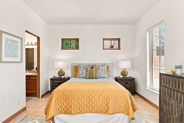 41 E Via Plaza Nueva, Santa Fe, NM 87507