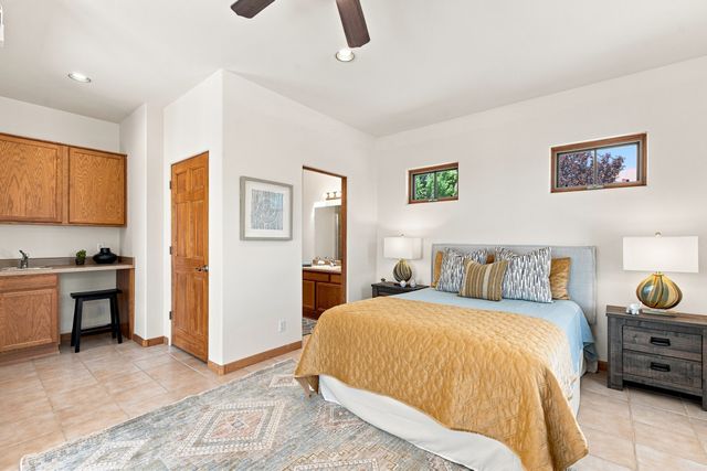41 E Via Plaza Nueva, Santa Fe, NM 87507