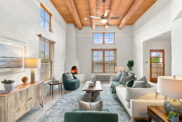 41 E Via Plaza Nueva, Santa Fe, NM 87507