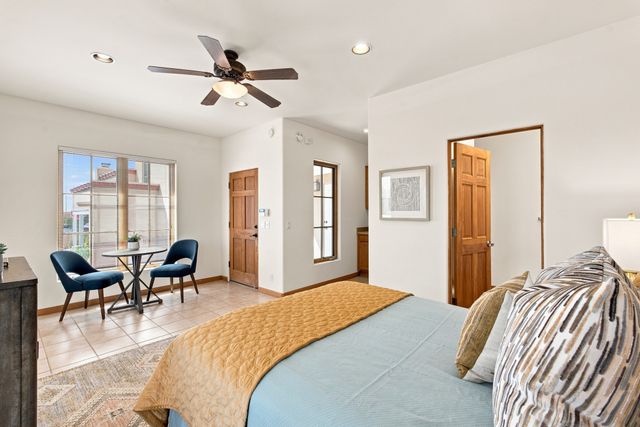41 E Via Plaza Nueva, Santa Fe, NM 87507