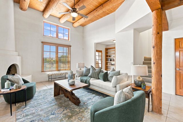 41 E Via Plaza Nueva, Santa Fe, NM 87507