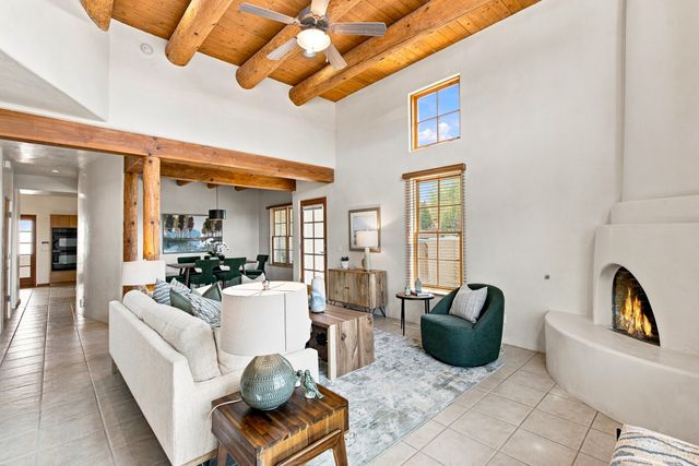 41 E Via Plaza Nueva, Santa Fe, NM 87507