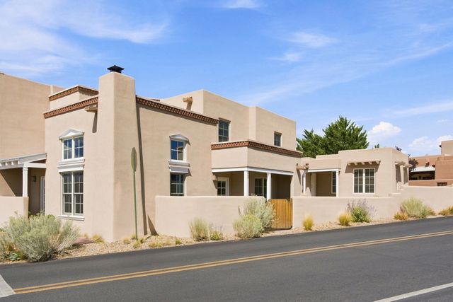 41 E Via Plaza Nueva, Santa Fe, NM 87507
