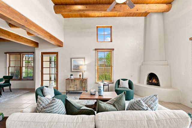 41 E Via Plaza Nueva, Santa Fe, NM 87507